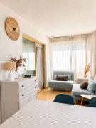 Apartamento con Piscina a 8 Min de Playa Levante
