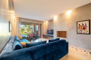 Vue au bord de la piscine Cafe Netflix Appartement Prestigia 2 chambres