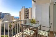 Beachside 1BR, Sea Views, Bright Balcony