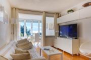 Bright Apartment with Sea View and Swimming Pool