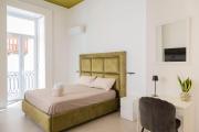 Top Naples