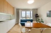 7-35 Kvartet 2-bedroom, Vasyl Lypkivskyi 16g, Kyiv, railway station, metro nearby, stunning city view, 15 kW backup power, Petrovdim Apartment