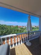 Cozy Apt 1 Min to the Sea - Private Terrace - Free Parking