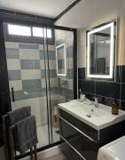 Large bright 5-room apartment4 bedrooms Metro 5 min