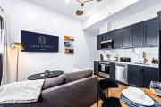The McCaul by Casa Hotels - Queen Suite, Near AGO