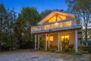 Top South Kingstown
