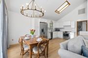 Top South Kingstown