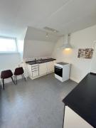 Bright Double Room 7 with free parking