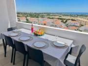 BnB Homes Lili Seaview Residence with 2 bedrooms, 4 Terraces, 2 Pools & parking
