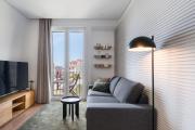 Bright & Cozy Almada Apartment - Central Porto
