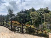 Apartaestudio con balcón y vista a la montaña cerca del aerouerto
