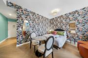 Miami Condo plus Den - Pool Gym & Best Location