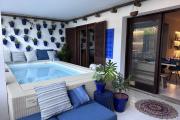 3Bed Apartment- Garden Private Pool Free Parking