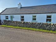 Beautiful 2-Bed semi rural cottage enclosed garden