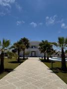 X X L Villa in Kariat