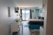 Oceanfront Studio w Balcony & Sunrise Views