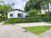 Holiday Home Kleine woning met tuin direct achter de dijk by Interhome