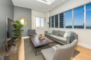 Spacious 2 Bedroom Table Mountain Views