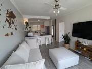 City comfort stylish Apartment with Balcony Views