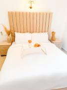 Bright 1BR Apartment with Pool Beach Nearby