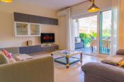 Beach Apartment - Pool - 6px - AC