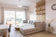 Seafront one bedroom apartment! Free Parking &Wifi