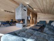 Duplex haut de gamme près du centre de Val dIsère, 4 chambres, parking - FR-1-567-142