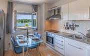 Sunshine Apartment Medulin , seafront terrace, free parking & pet friendly