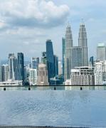 Colony Suites By Sky Pool