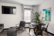 Cozy 1BR Center City Retreat with Free Parking