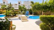 Air-conditioned 2-bedroom apartment with pool and beach access