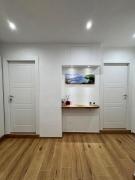 The Family Rooms, Rione alto, Zona ospedaliera