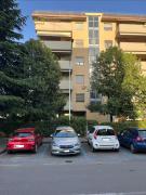 Appartamento Luminoso con Terrazzo, WI-FI e Garage