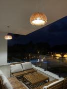 Beachfront Paradise - Huge Pool, Ocean View & Surf