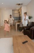 3BDR apartment 2 BTHR Free private parking mall Paradise and Vita hospital First floor