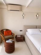 THE HILL Suite
