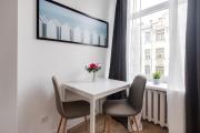 Central Comfy Urban Studio Hook