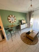 Studio cosy climatisé avec piscine parking Centre de Brignoles