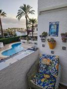 Stylish house with swimming pool,near beach & town, wifi