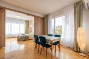 Bright & Spacious Downtown Apt.