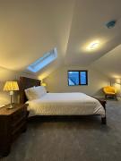 Luxury King Suite and Family room Binghamstown