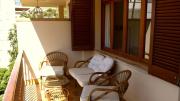 Quiet PINE WALK apartment 20m from the beach