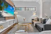 Modern River Market Loft Sleeps 6 Parking WiFi Modern River Market Loft Sleeps 6 Parking WiFi