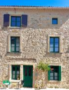 Maison de caractère avec piscine proche d Uzes