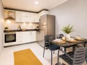 Hadrian Modern Amber Apartment in Prime Old Town Location