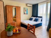 Tropical-style Studio with Mountain Views