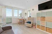 Słoneczne Studio z Balkonem Blisko Natury by Noclegi Renters