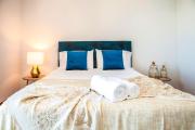The Seaside Apartment by LovelyStay