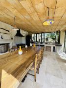 Chapel & Sheds in Maussane-les-Alpilles