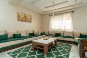 Family friendly and spacious appartment with cosy Patio, private parking and airconditioning near the beach, harbour and restaurants!